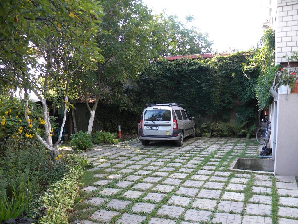 Guest House Dacha เคียฟ ภายนอก รูปภาพ